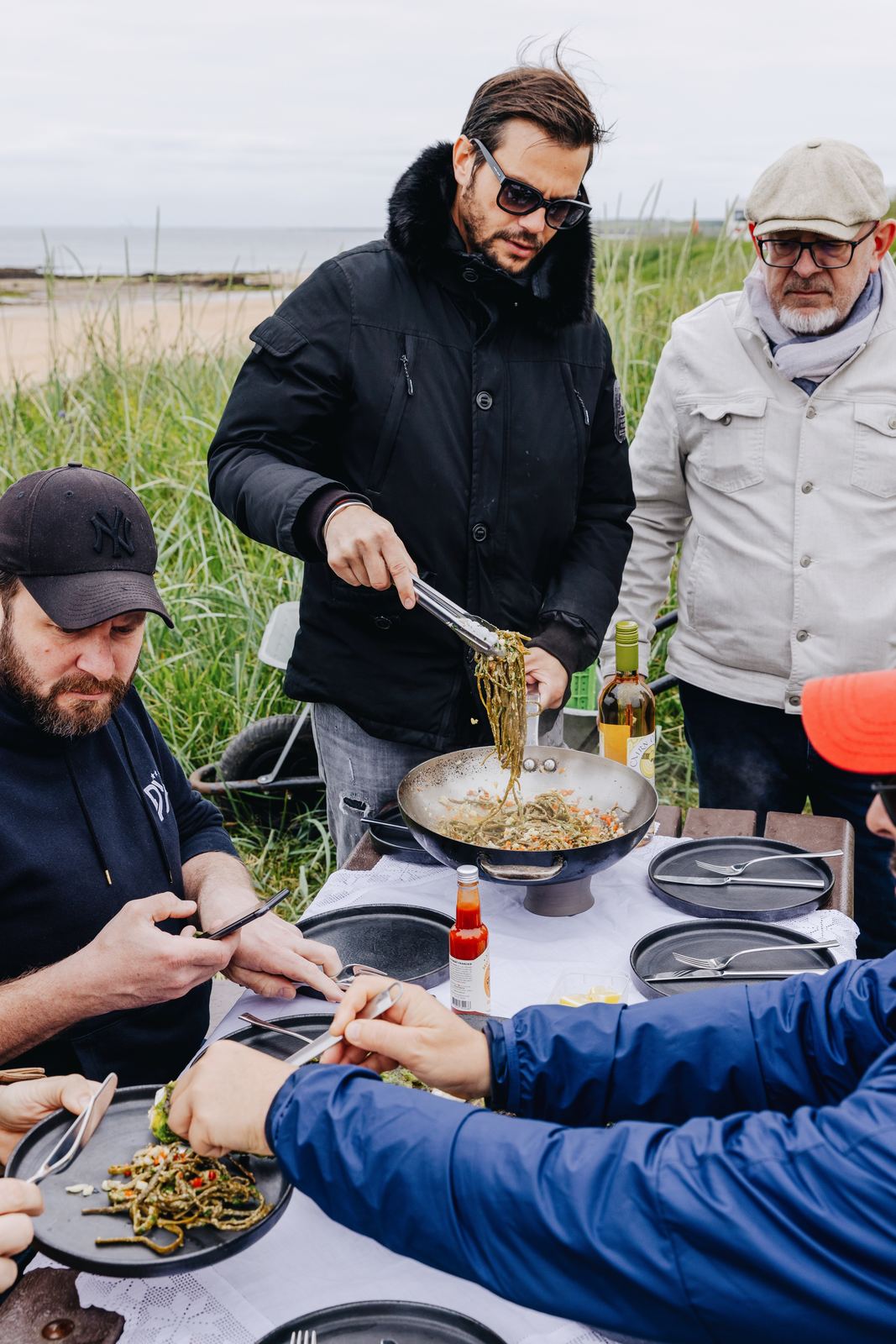 Seaweed dishes served straight from the pan